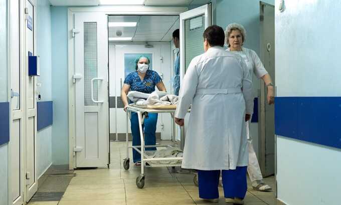 Если увеличенная поджелудочная железа является симптомом острого воспалительного процесса, терапия проводится в стационарных условиях