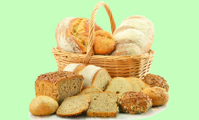 При панкреатите и воспалении желудка необходимо отказаться от хлебобулочных изделий, запрещены сдобные булочки и пирожки