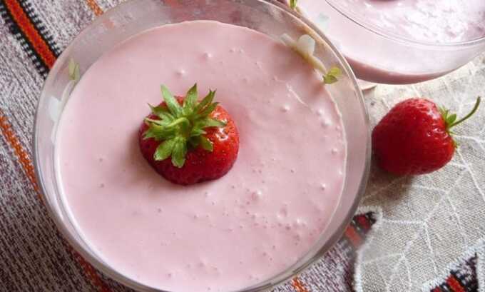 Диетологи советуют готовить из клубники очень полезные и вкусные муссы