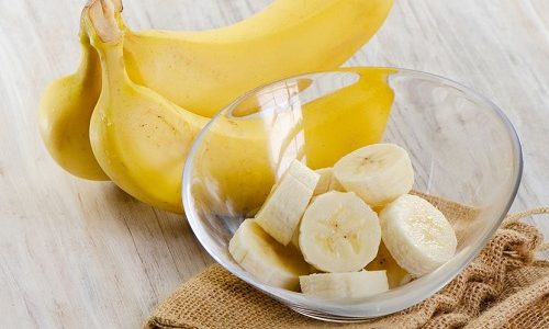 Для лечения детей старше 10 лет дополнительно можно использовать мякоть банана
