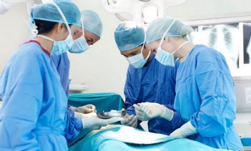 При проведении хирургического вмешательства осуществляется удаление патологически измененных участков